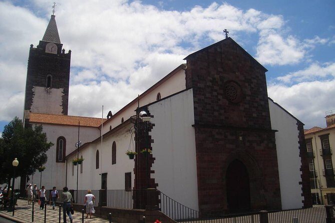 2-Hour Funchal City & Madeira Wine Experience - Small group = better guide time (and it shows)