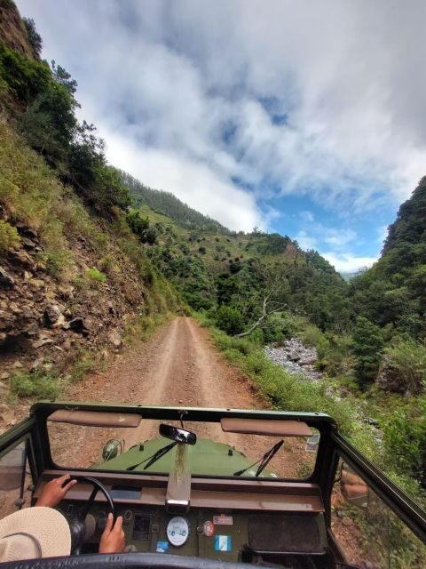 4 hours Unique Jeep Safari Tour to Pico do Arieiro, Madeira - A Classic Jeep Safari Is the Fastest Way to Feel Madeira