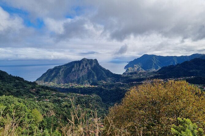 5 Hours Private Tour to Santana, Thatched houses - Miradouro do Guindaste: a viewpoint stop that pays off fast