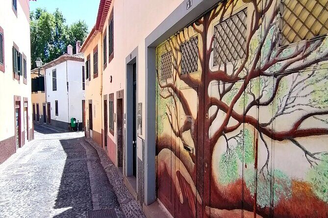 Downtown Funchal: A Self-Guided Audio Tour Through the Old City - The core landmarks: CR7 Museum area, Zarco, and Sé Cathedral