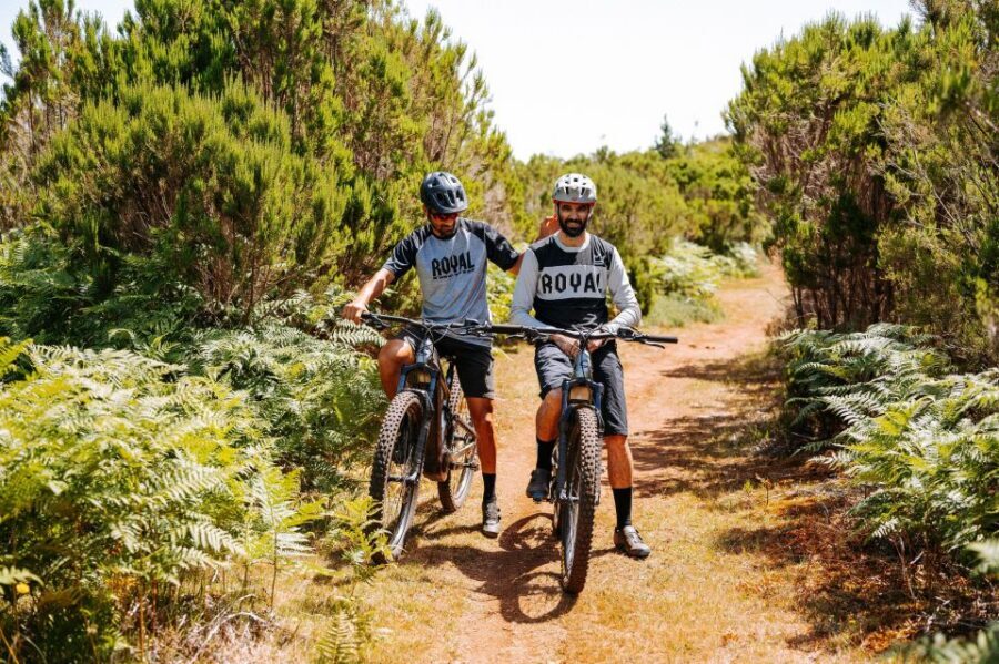 E-Bike Guided Tour - West Side Mountain Biking - From the Shop to Fonte do Bispo: the Ride Starts with a Van