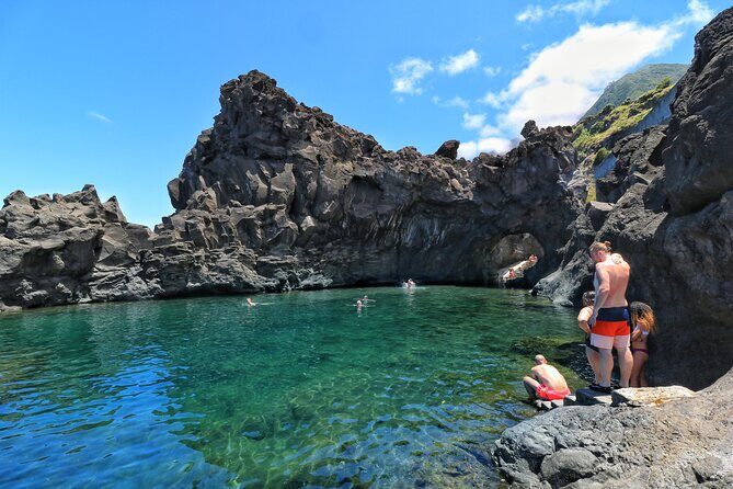 Exploring new Northwest frontiers: Beyond Madeira in 4x4 tour - Getting from Funchal: pickup, timing, and how the day flows