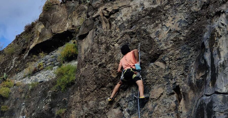 From Funchal: Guided Climbing Tour, with Pick-up - Pickup and getting to the rocks from Funchal or Caniço