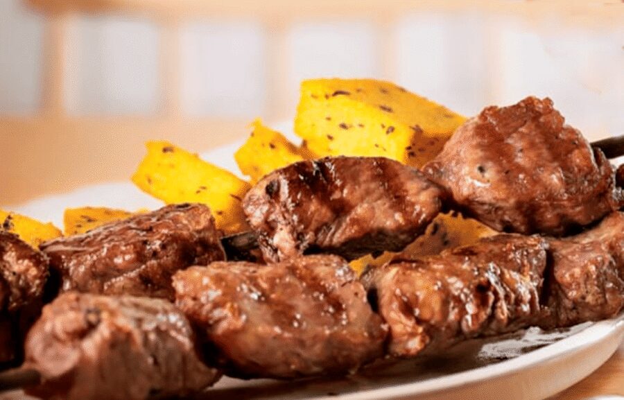 Funchal: Amazing Dinner with Folklore - A Door-to-Door Madeira Night in Funchal (Not Just a Show)