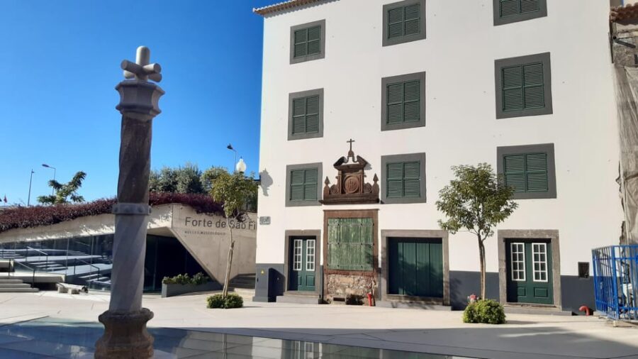 Funchal: famous places and magical corners. - The quiet in-between: a secret stop and a local bakery