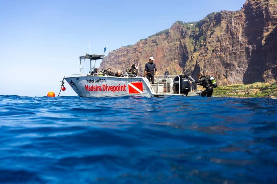 Funchal: Garajau national park - certified divers - Safety briefing to eastward boat cruise in Funchal