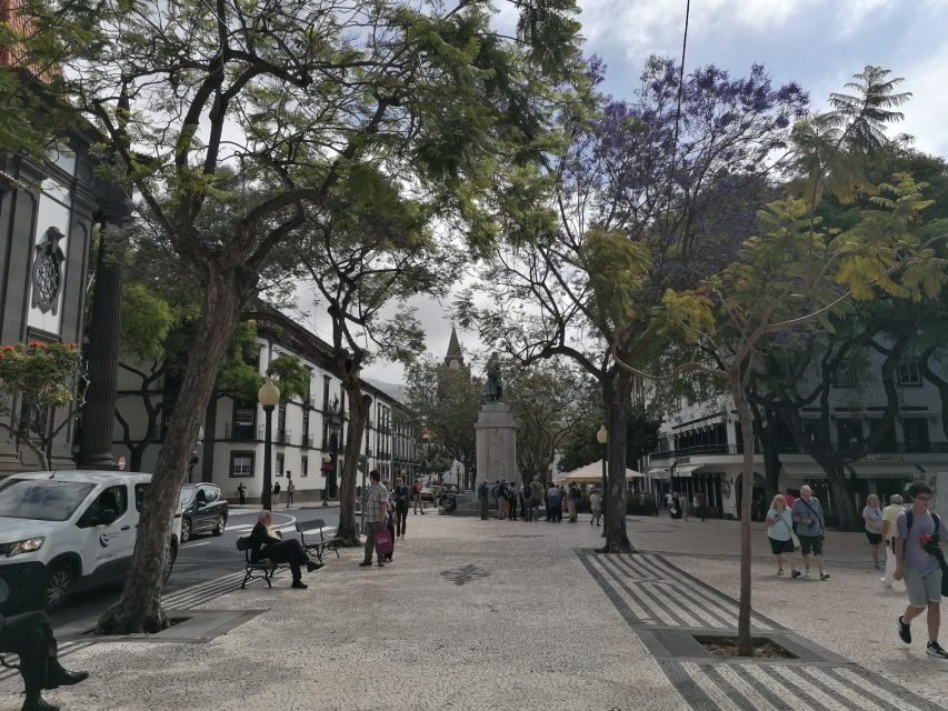 Funchal: Private Guided Tour of Historic Center by Tuk Tuk - Mercado dos Lavradores: more than a quick stop