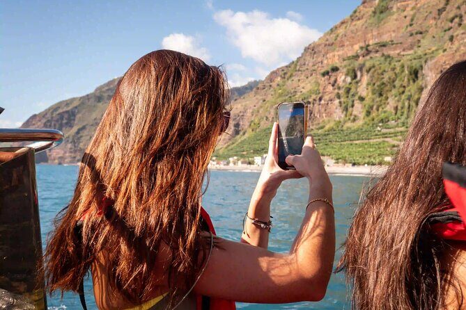 Funchal: Speedboat tour- SEE THE ISLAND AND LIFE AT SEA - The boat ride: Cliffs, coves, and life on open water