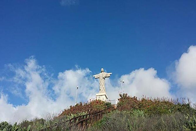 Funchal : Sunday Market - South East Tour - Santa Cruz Municipal Market: fish, fruit, and a church you can spot
