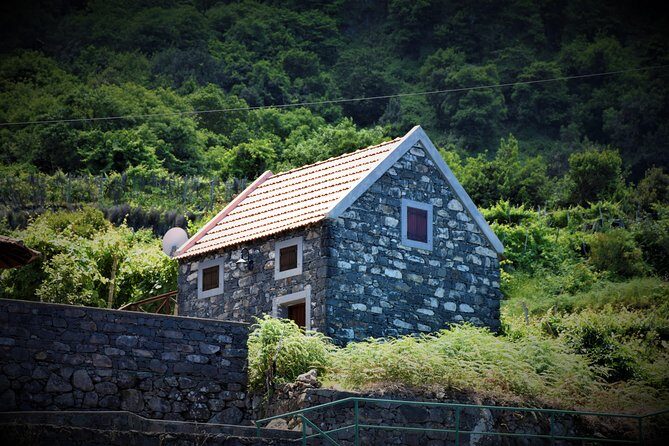 Go West - The most popular tour - Stop 4: Caminho Real da Encumeada PR12 at 1,007 meters