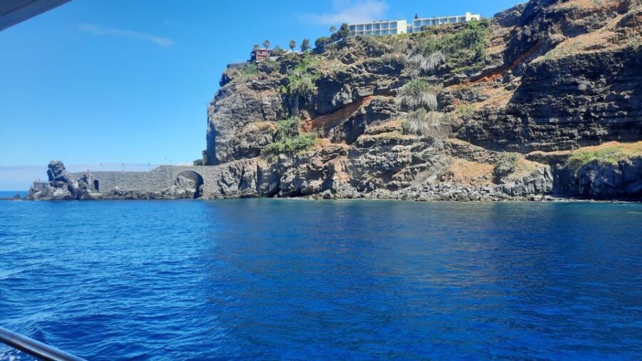 Madeira: Boat Trip with Lunch, Drinks, and Hotel Transfer - Drinks that keep coming: staying cool without stopping the fun
