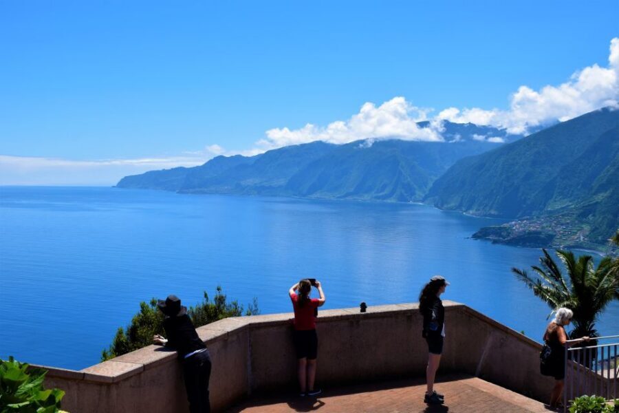 Madeira : Exorbitant West Tour - Fonte do Bispo and Paúl da Serra: high plateau views and levada walk context
