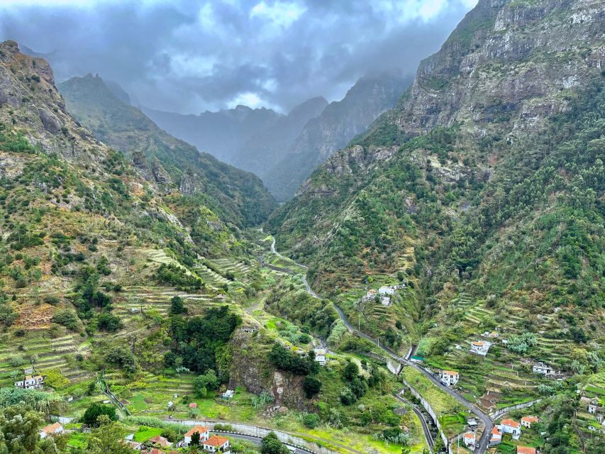 Madeira North Offbeat: Boaventura, Sao Vicente, Pta Delgada - Encumeada at 1007 meters: north and south in one glance