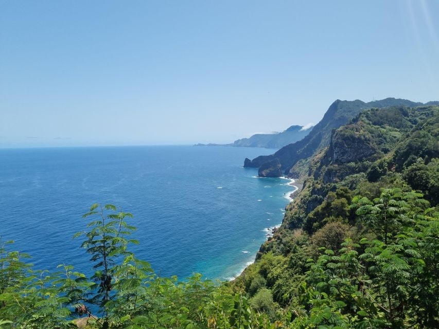 Madeira : Santana, Pico Arieiro, walk full day 4x4 Jeep tour - Faial stop: a short photo and culture interlude