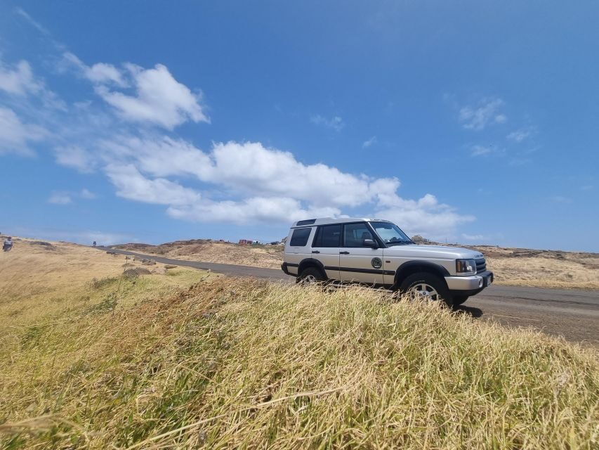 Madeira : Santana, Pico Arieiro, walk full day 4x4 Jeep tour - Guindaste viewpoint and the coast turn: Porto da Cruz stop