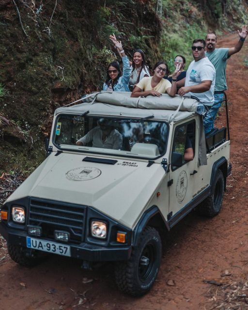Madeira: Small group East tour ( Pico Arieiro , Santana) - Faial, Guindaste viewpoint, and photo stops that work with timing