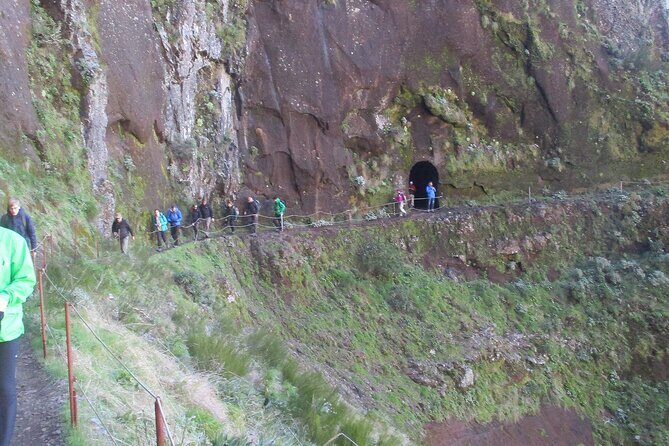 Pico do Arieiro - Pico Ruivo - Achada do Teixeira Walk - Achada do Teixeira: finishing the loop with the trail in your legs