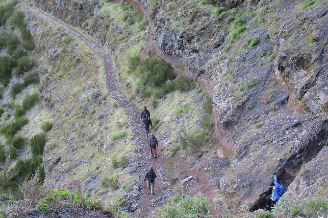 Pico do Arieiro - Pico Ruivo - Achada do Teixeira Walk - What to bring for a 7–8 hour ridge hike