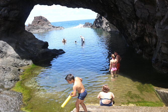 Porto Moniz 4x4 West tour - São Vicente: historic manor houses in a quick hit