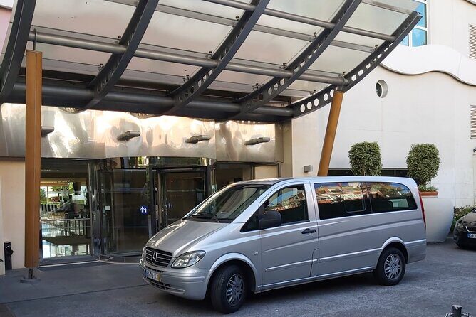 Private airport transfer to Funchal 8 people more return - The drive to Funchal: short, direct, and built for comfort