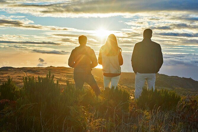 Private Breathtaking Sunrise Private Jeep Tour - Why a Pico do Arieiro sunrise feels different at 1818m
