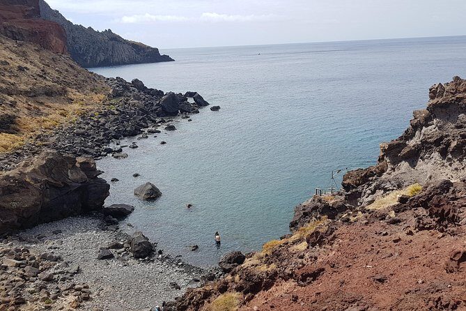 Private Ponta São Lourenço Walk and Boat Return - Why Ponta de São Lourenço looks like two different islands