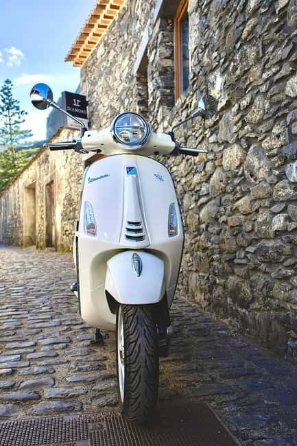 Private Vespa Tour Funchal & Câmara Lobos (3hrs) - Riding into Câmara de Lobos: Colorful Boats and Murals