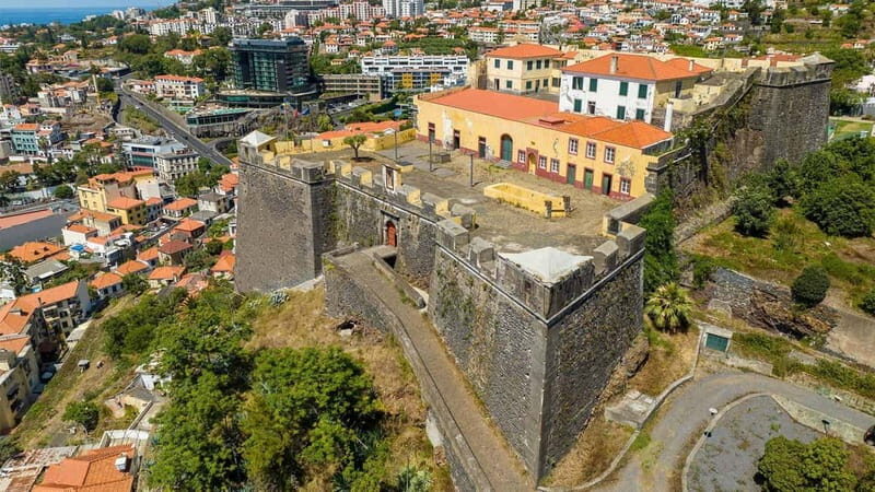 Private Vespa Tour Funchal & Câmara Lobos (3hrs) - Getting Started at Rua Princesa Dom Amélia (and What Gear Really Changes)