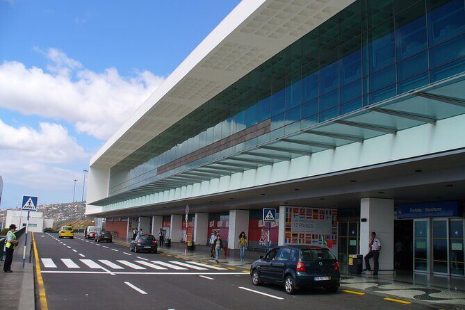 Transfer Privado e Confiável: Aeroporto → Funchal (ou vice-versa) - Santa Cruz, Caniço, or Funchal: Where the Ride Actually Ends