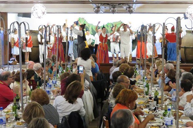 Typical night in Madeira - The performance: Bailinho da Madeira in a small-group setting